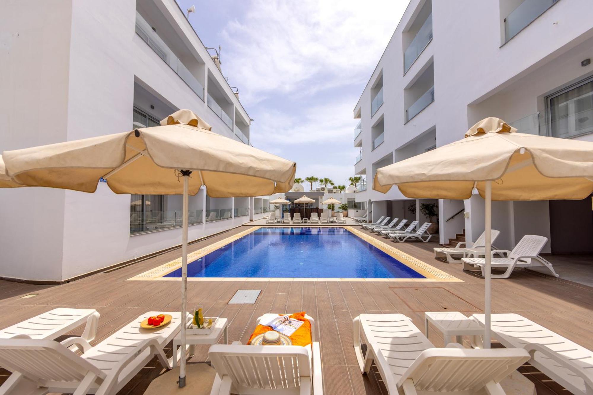Milea Hotel Ajía Nápa Kültér fotó