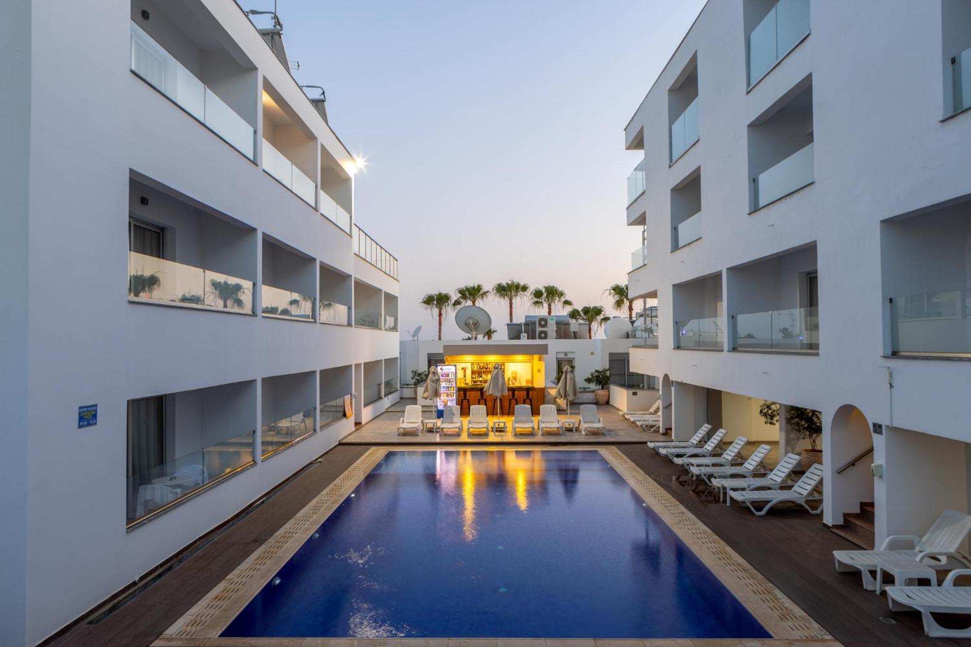 Milea Hotel Ajía Nápa Kültér fotó